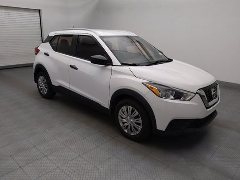 Used 2019 Nissan Kicks S FWD image 11