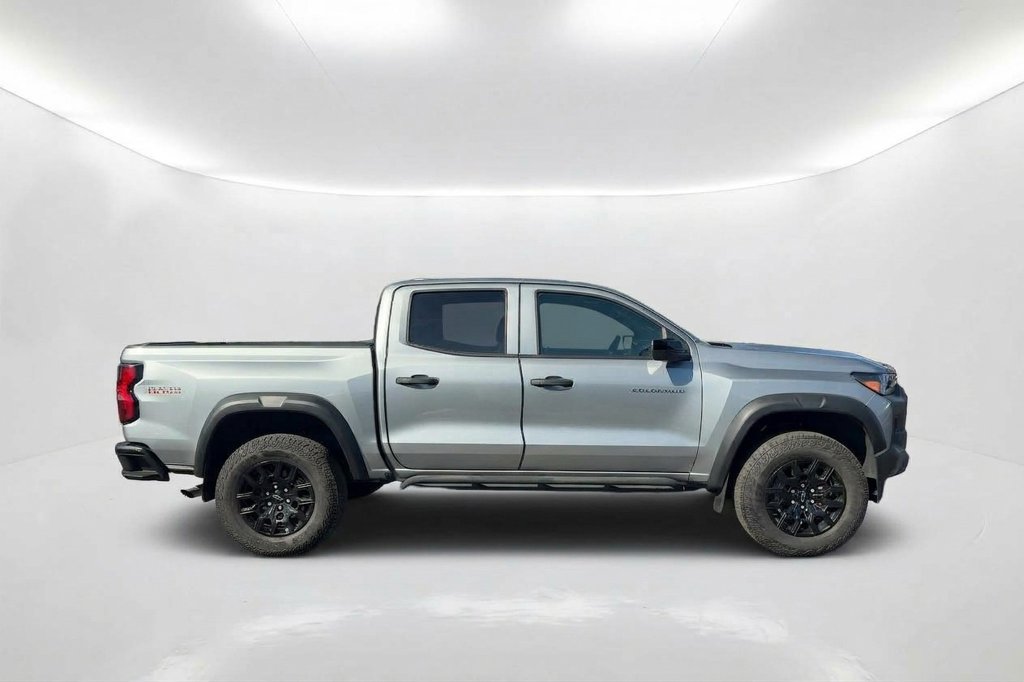 Used 2025 Chevrolet Colorado Trail Boss AWD/4WD image 4