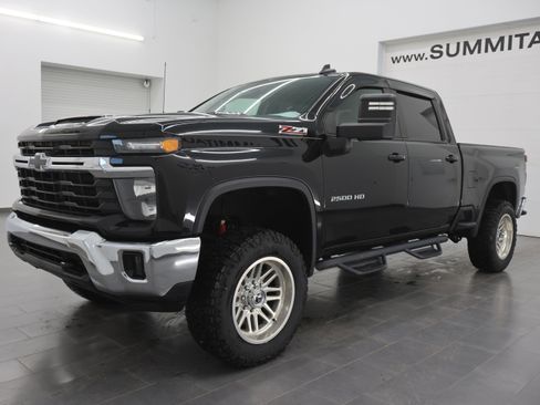 Used 2024 Chevrolet Silverado 2500 LT image 7