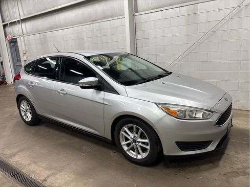 Used 2015 Ford Focus SE image 2