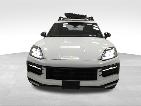 Used 2024 Porsche Cayenne AWD/4WD image 2