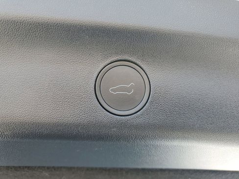 Used 2025 Tesla Model Y Long Range image 10