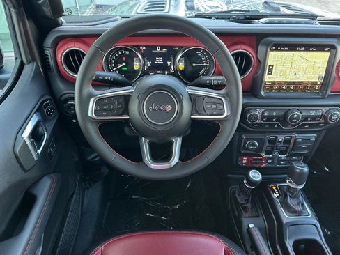 Used 2023 Jeep Wrangler Unlimited Rubicon 4xe image 15