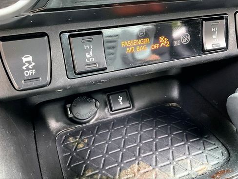 Used 2021 Toyota RAV4 XLE Premium AWD/4WD image 26