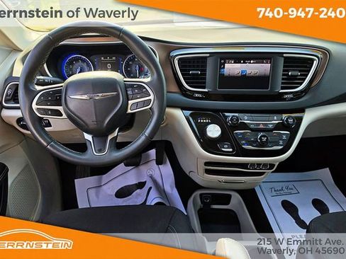 Used 2022 Chrysler Voyager LX FWD image 6