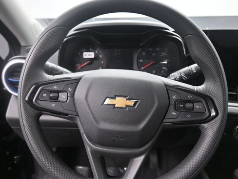 Used 2026 Chevrolet Trax LS w/ LS Convenience Package FWD image 14