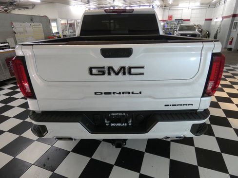 Used 2025 GMC Sierra 1500 Denali w/ Technology Package AWD/4WD image 5
