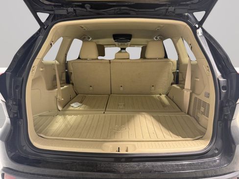 Used 2018 Toyota Highlander Plus image 13