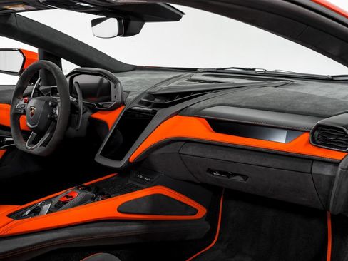 Used 2024 Lamborghini Revuelto AWD/4WD image 32