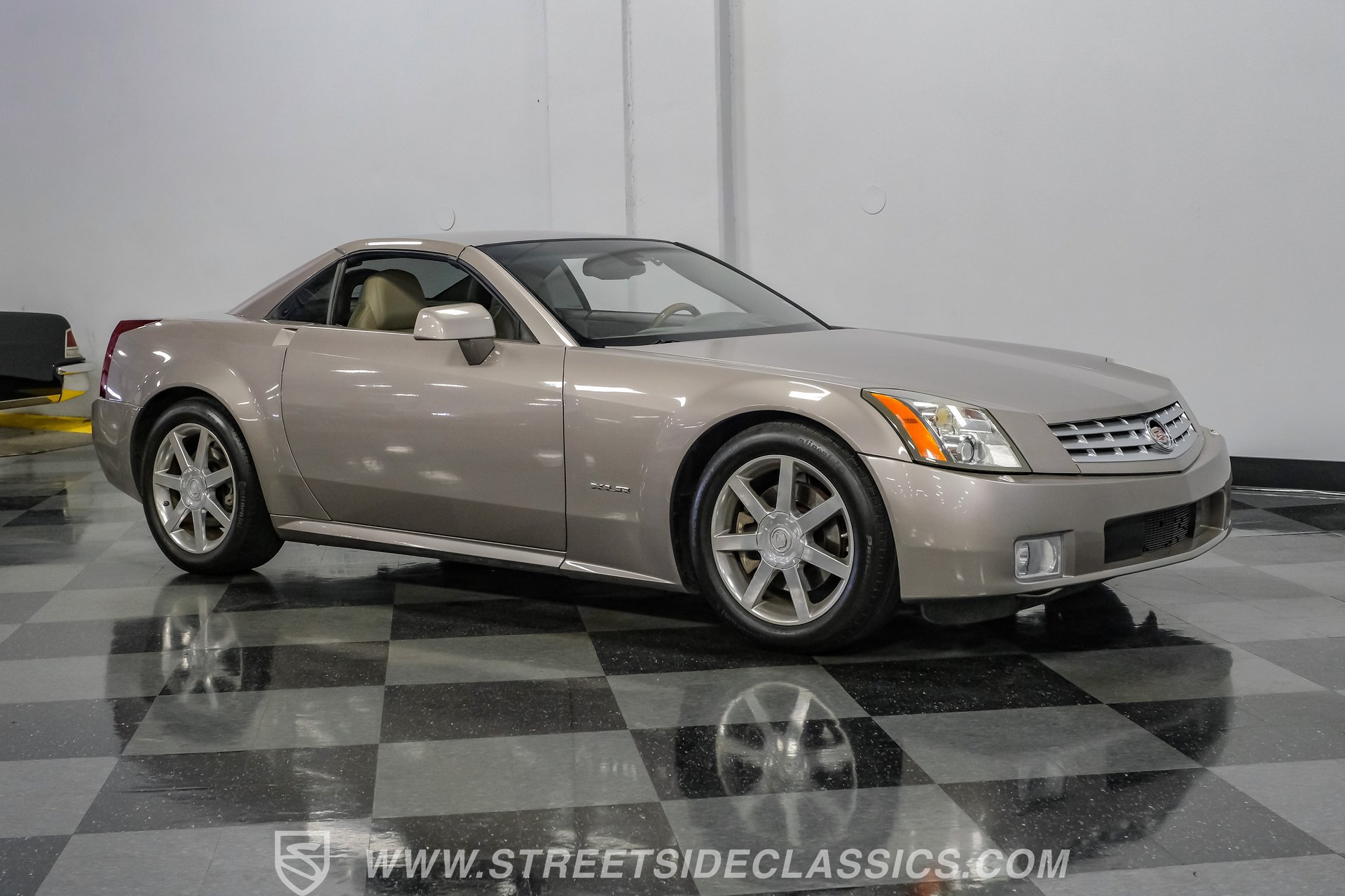 Used 2005 Cadillac XLR RWD image 15
