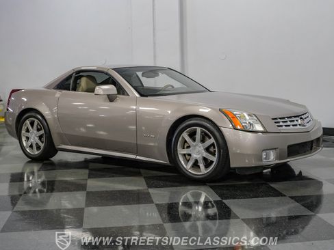 Used 2005 Cadillac XLR RWD image 15