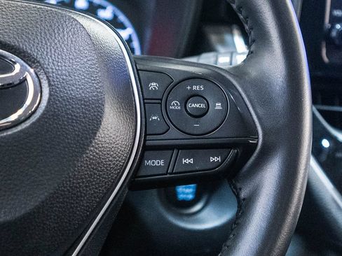 Used 2025 Toyota Corolla Cross LE FWD image 19
