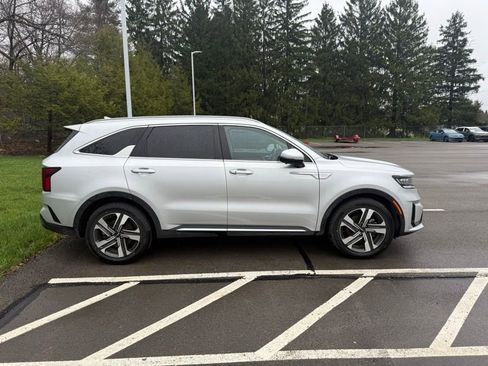 Used 2023 Kia Sorento SX Prestige w/ Panoramic Sunroof Package image 5