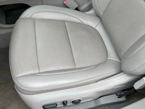 Used 2023 GMC Acadia SLT image 25