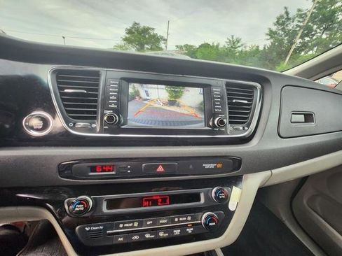 Used 2017 Kia Sedona EX FWD image 15