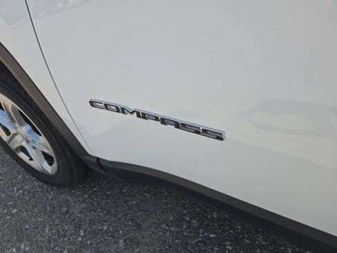 Used 2023 Jeep Compass Latitude AWD/4WD image 13
