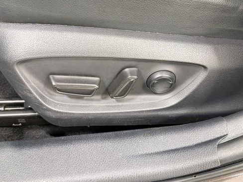 Certified 2019 Toyota Camry SE FWD image 14