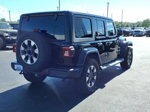 Used 2018 Jeep Wrangler Unlimited Sahara w/ Dual Top Group AWD/4WD image 25