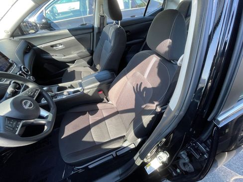 Used 2025 Nissan Sentra SV image 36