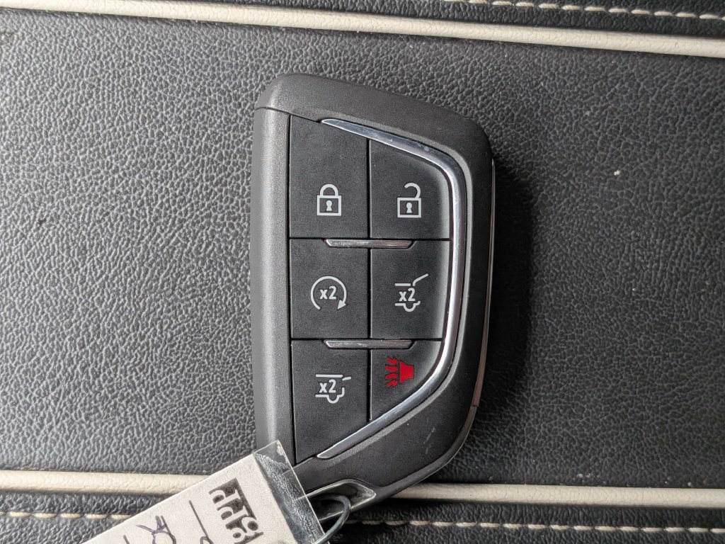 Used 2022 Cadillac Escalade Luxury w/ LPO, Floor Liner Package AWD/4WD image 30