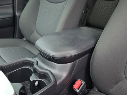 Used 2021 Toyota RAV4 XLE w/ Convenience Package image 11