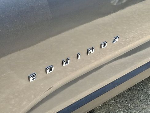 Used 2025 Chevrolet Equinox LT FWD image 30