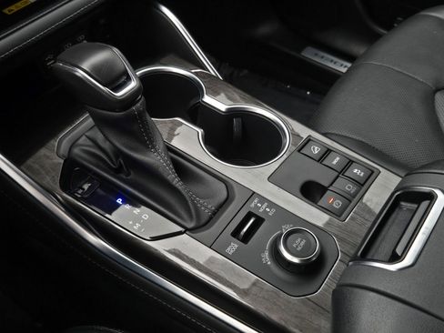 Used 2023 Toyota Highlander Limited image 20