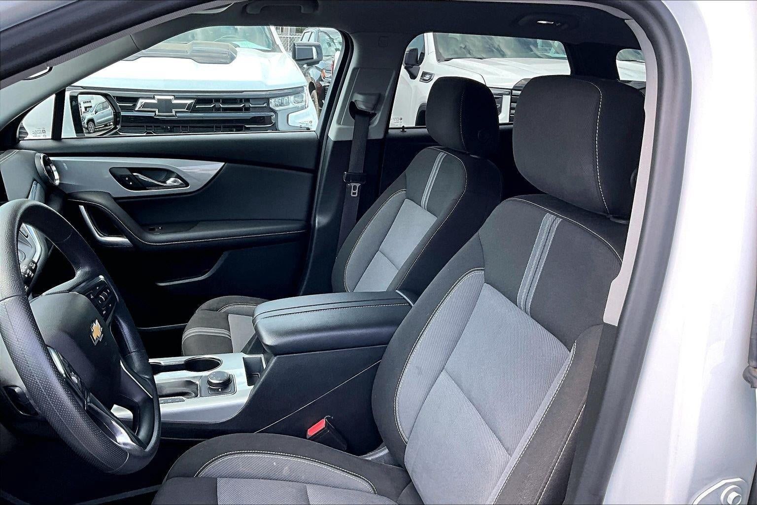 Used 2025 Chevrolet Blazer LT AWD/4WD image 23