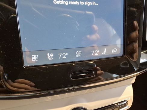 New 2026 Volvo XC40 B4 Plus w/ Protection Package Premier image 20