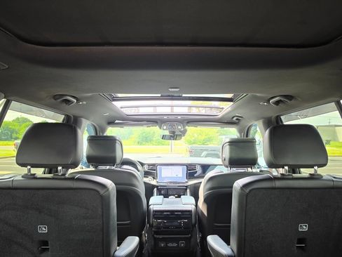Used 2023 Jeep Wagoneer Series III w/ Premium Group I AWD/4WD image 36