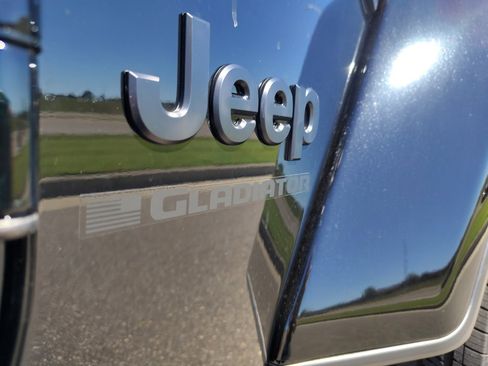 New 2025 Jeep Gladiator Sport w/ Premium Package image 9