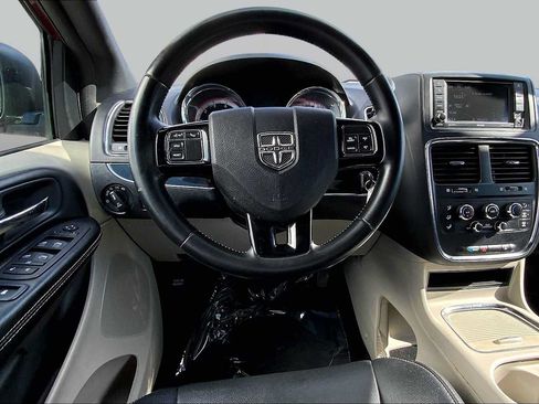 Used 2019 Dodge Grand Caravan SXT FWD image 6