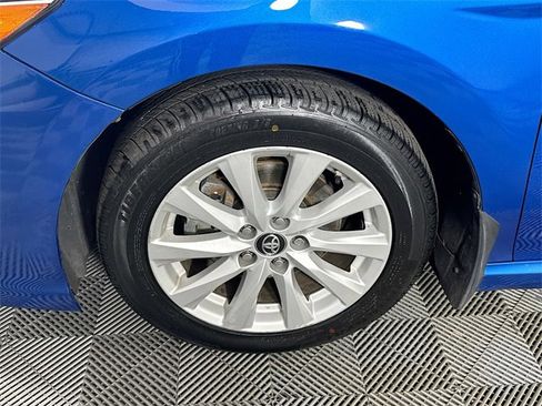 Used 2018 Toyota Camry SE image 4