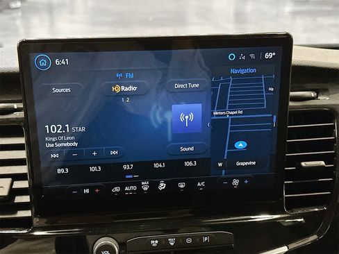 Used 2023 Ford Transit 350 XLT image 16