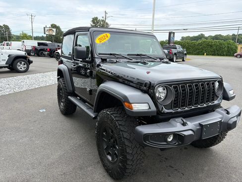 Used 2024 Jeep Wrangler Sport AWD/4WD image 12