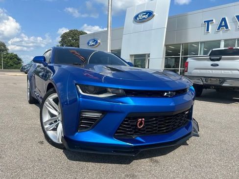 Used 2017 Chevrolet Camaro SS RWD image 4