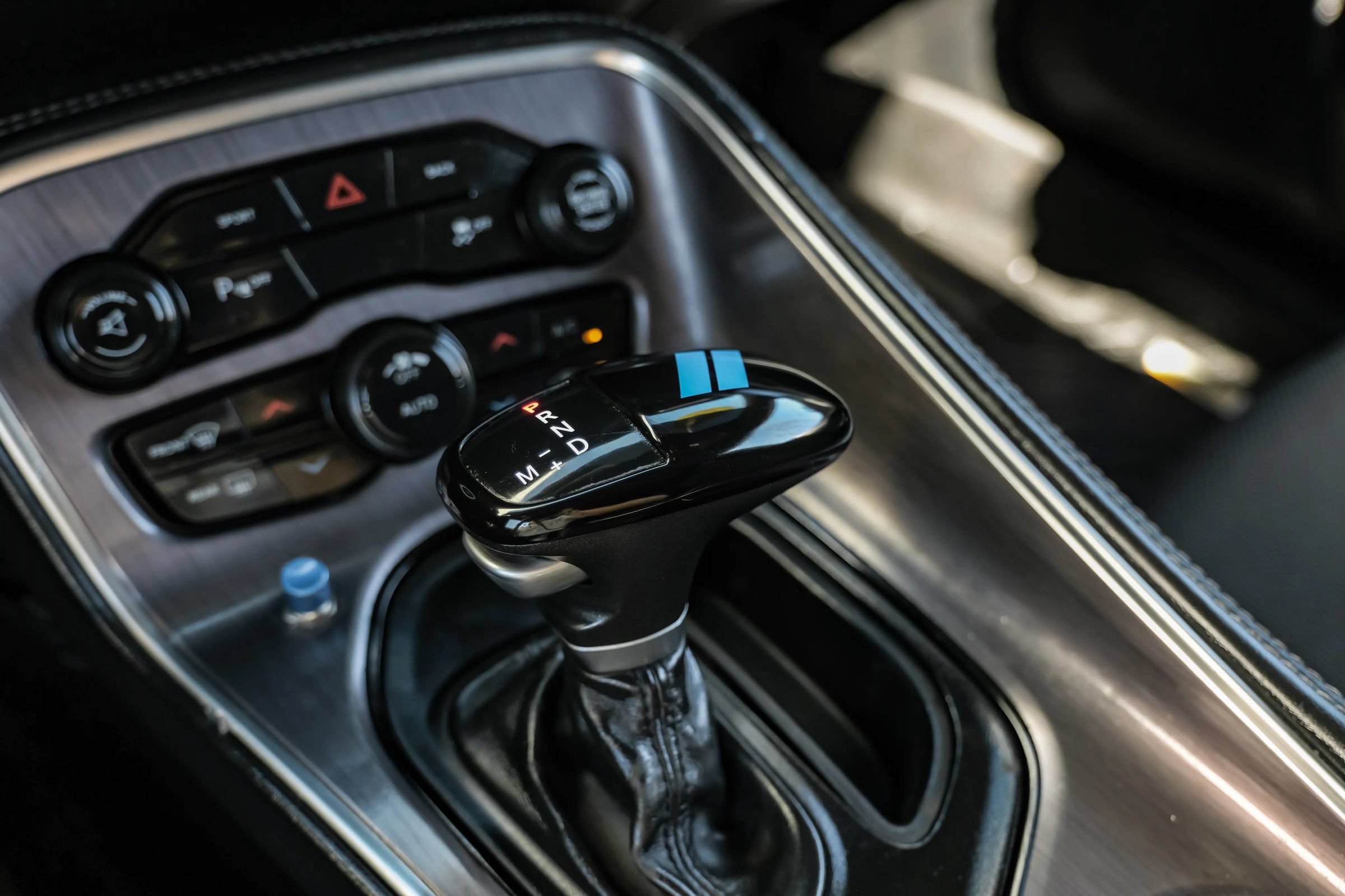 Used 2015 Dodge Challenger R/T RWD image 27
