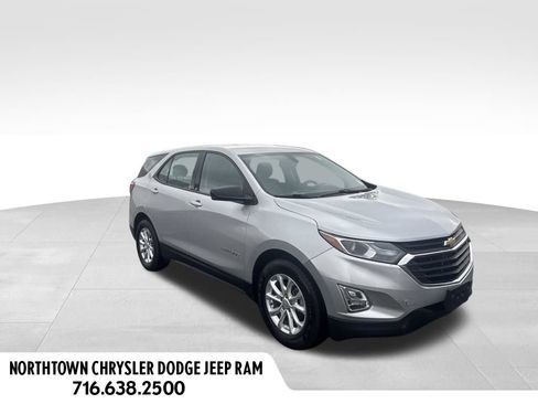 Used 2019 Chevrolet Equinox LS FWD image 2