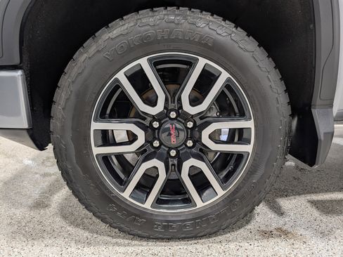 Used 2022 GMC Sierra 1500 AT4 w/ AT4 Preferred Package image 12