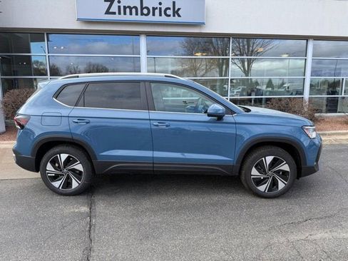 New 2026 Volkswagen Taos SE AWD/4WD image 2