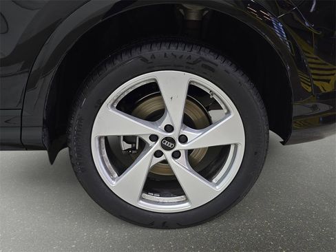 Used 2025 Audi Q5 Premium Plus w/ Premium Plus image 32