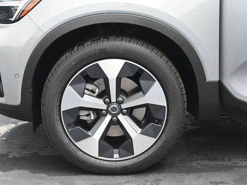 New 2026 Volvo XC40 B5 Plus w/ Protection Package Premier AWD/4WD image 29