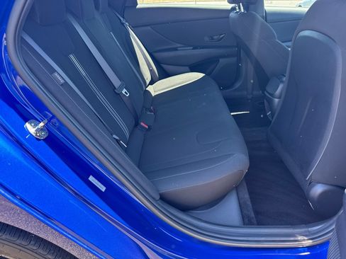 Used 2025 Hyundai Elantra Sport FWD image 15