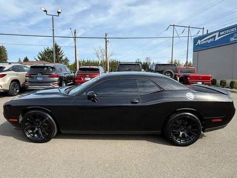 Used 2018 Dodge Challenger SXT RWD image 2