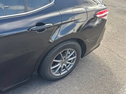 Used 2019 Toyota Camry LE FWD image 5
