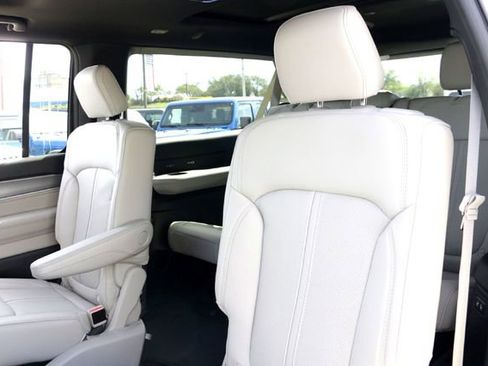 New 2026 Jeep Grand Wagoneer L image 18