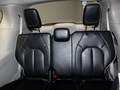 Used 2023 Chrysler Pacifica Limited FWD image 23