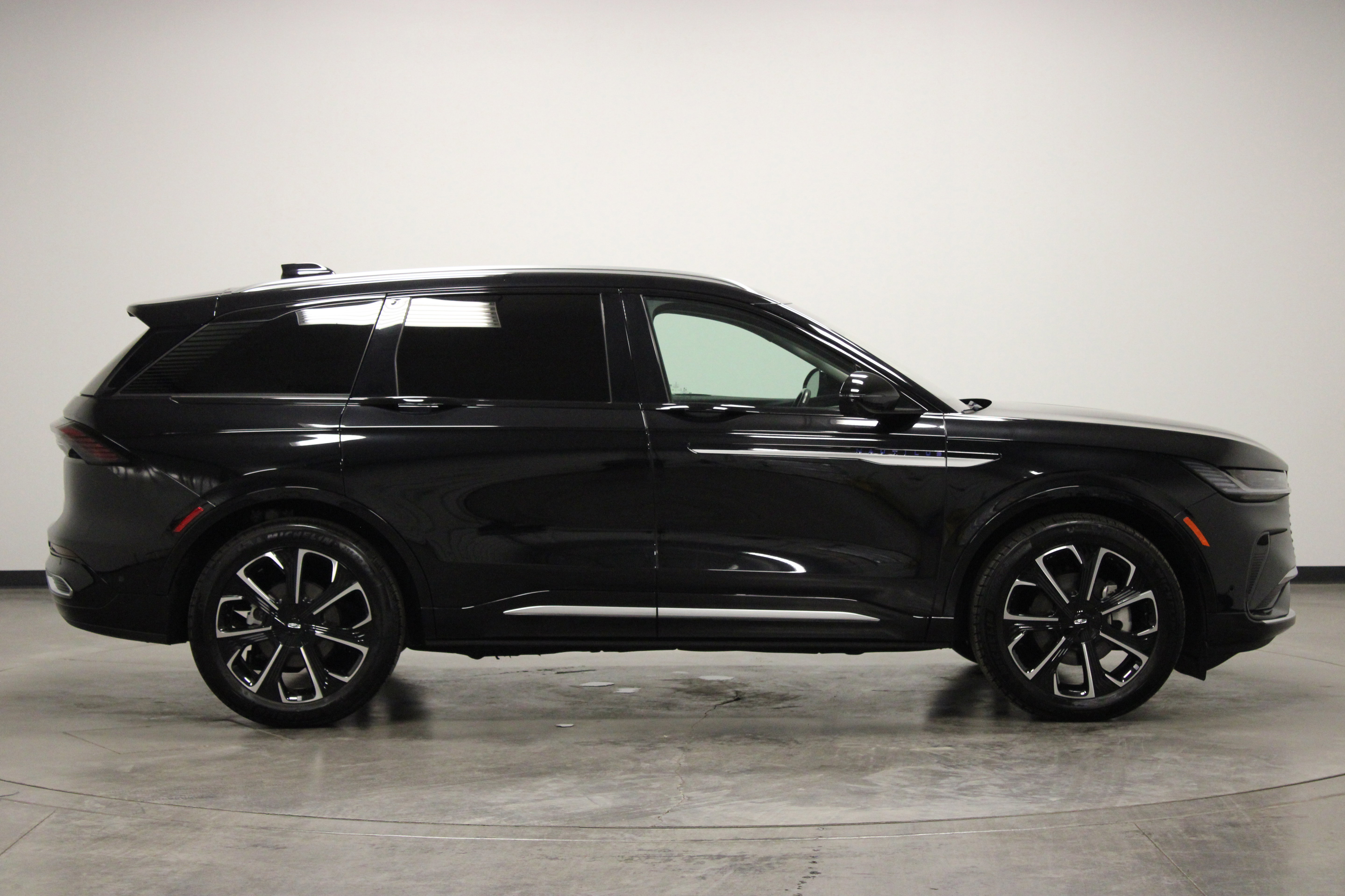 Used 2024 Lincoln Nautilus Reserve w/ Equipment Group 202A AWD/4WD image 9