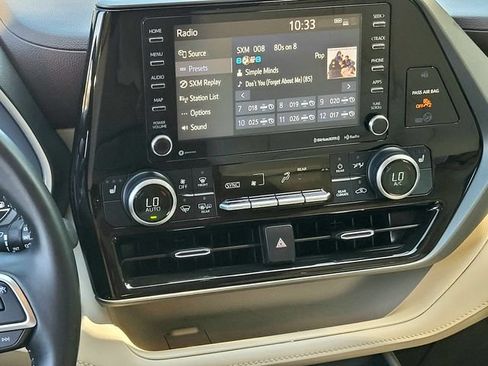 Certified 2021 Toyota Highlander XLE AWD/4WD image 18