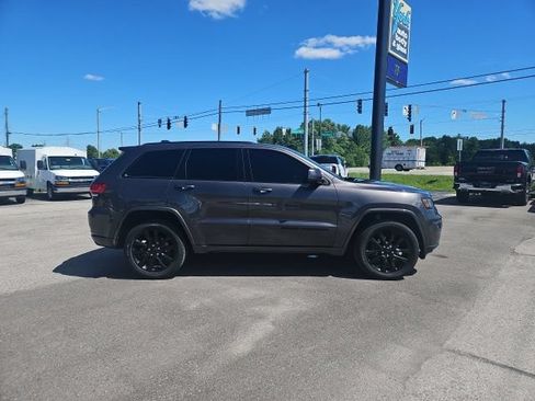 Used 2020 Jeep Grand Cherokee Altitude AWD/4WD image 5